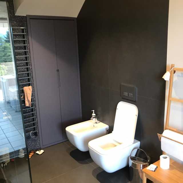 un bagno ristrutturato con posa piastrelle bagno da non solo pittura